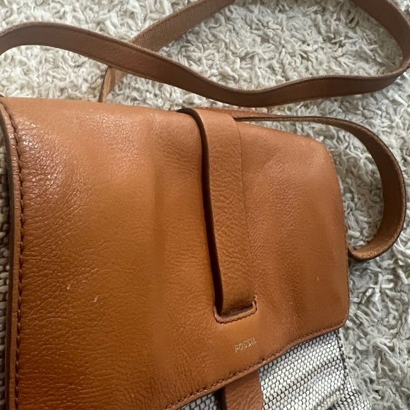 Fossil Crossbody - Picture 4 of 5